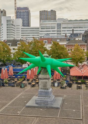 BlowUpArtDenHaag Oranje SteveMessam photo PimTop 003klein.