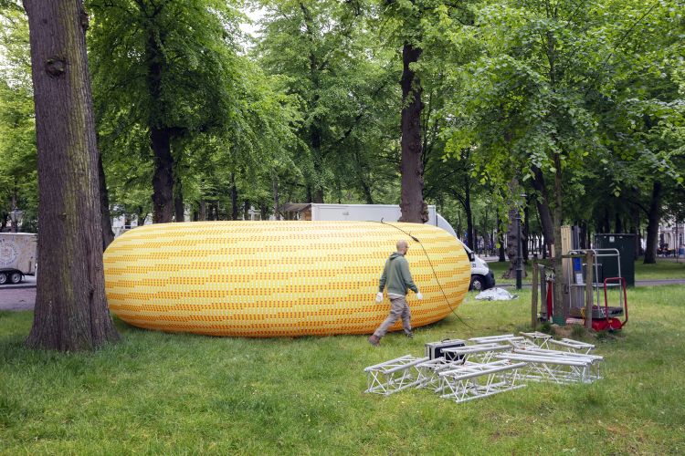 Blowup buildup Sleeuwits 26klein.